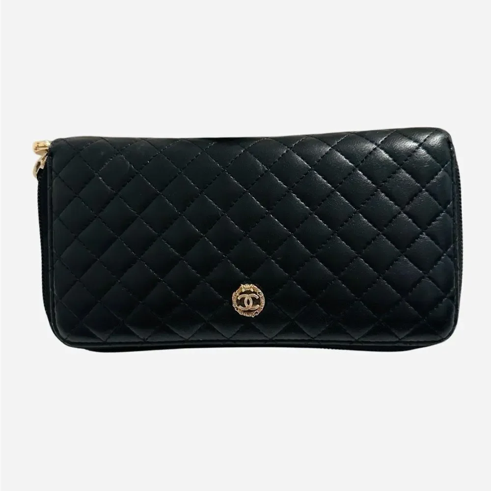 CHANEL Black Quilted Wallet with Gold Accent - Picture 4 of 14